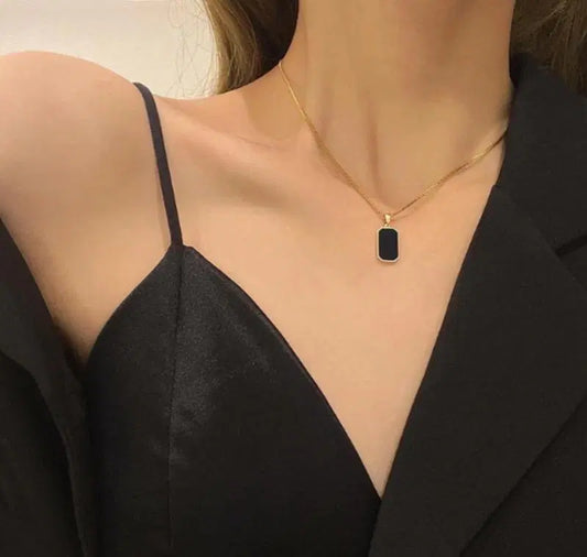 Stylish Black Stone Pendant - Gold Plated, 1 Pc